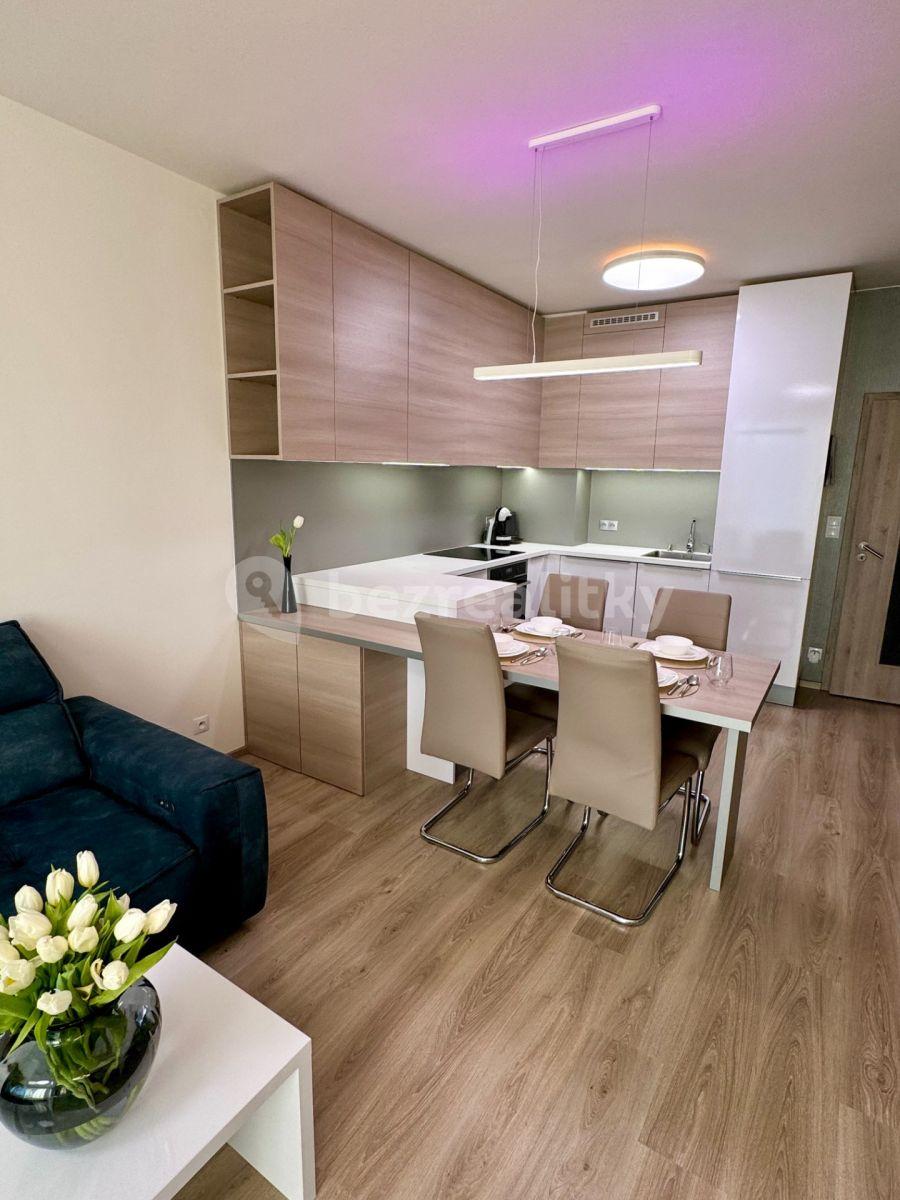 1 bedroom with open-plan kitchen flat for sale, 74 m², Petrohradská, Prague, Prague