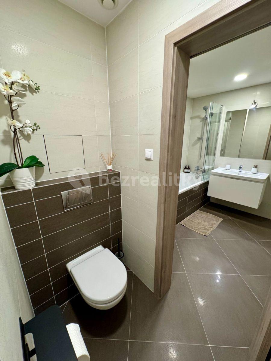 1 bedroom with open-plan kitchen flat for sale, 74 m², Petrohradská, Prague, Prague