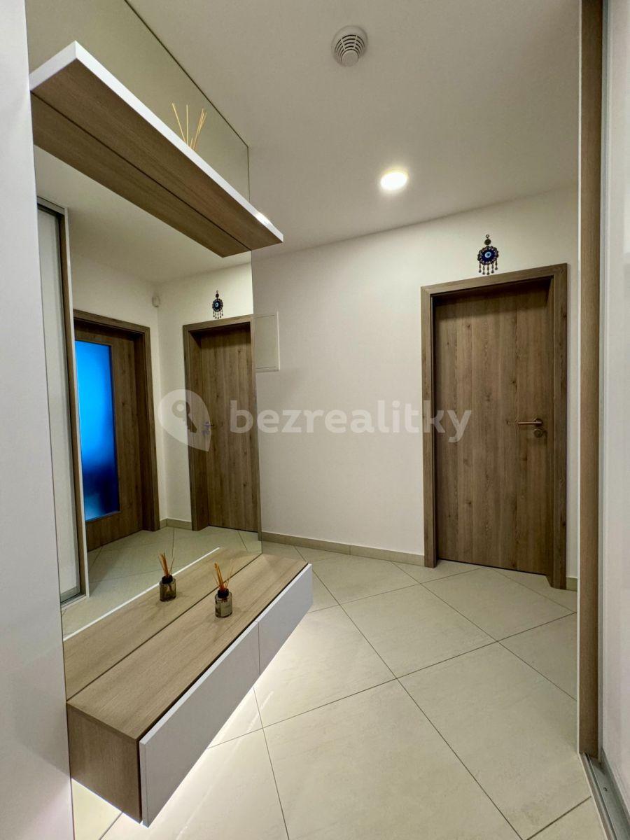 1 bedroom with open-plan kitchen flat for sale, 74 m², Petrohradská, Prague, Prague