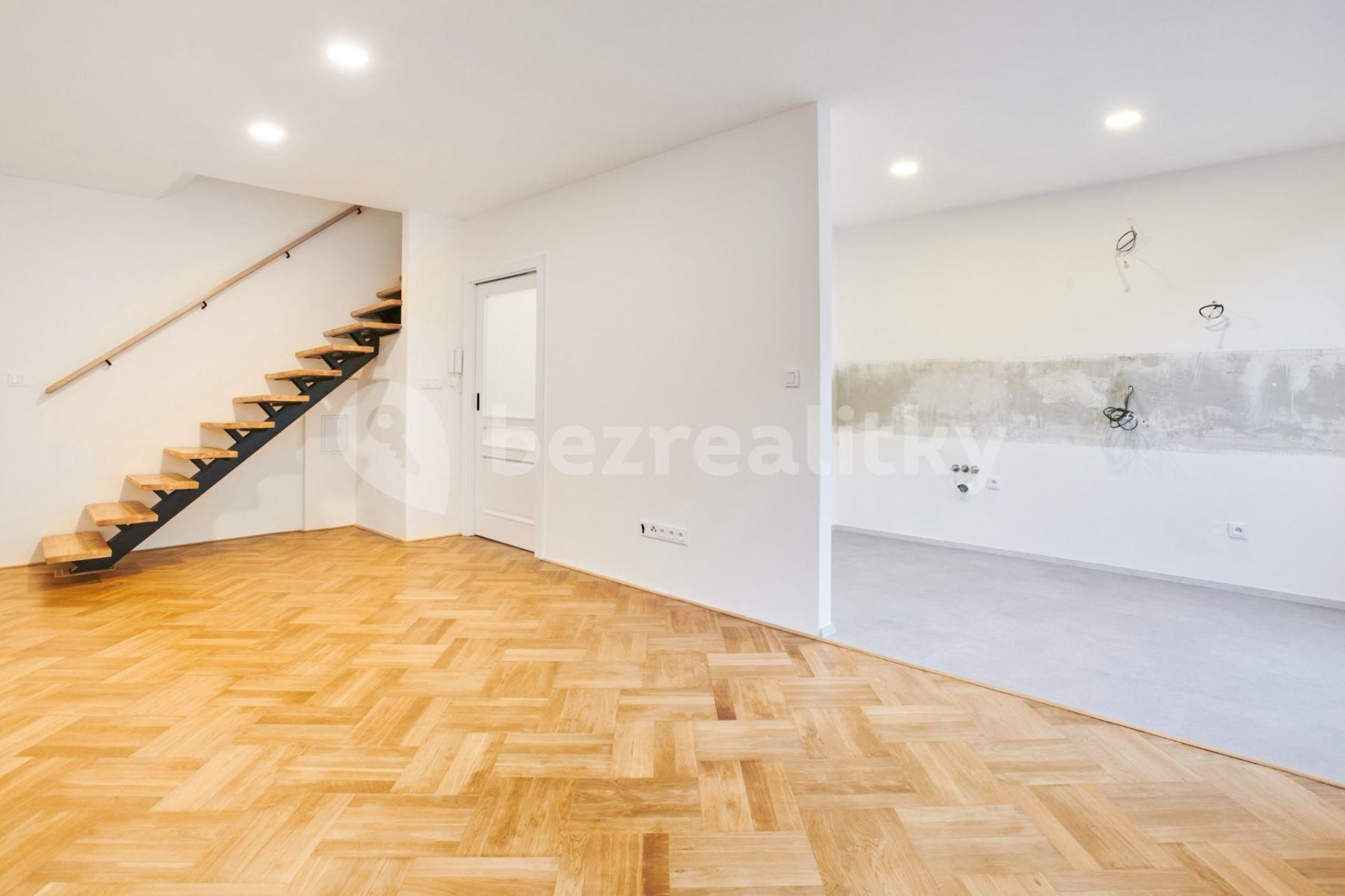 2 bedroom with open-plan kitchen flat for sale, 84 m², Bulharská, Prague, Prague