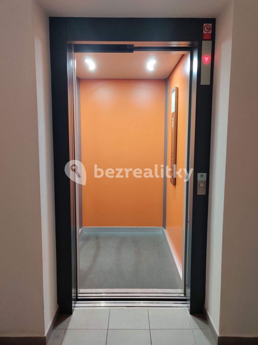 1 bedroom with open-plan kitchen flat to rent, 38 m², U Boru, České Budějovice, Jihočeský Region