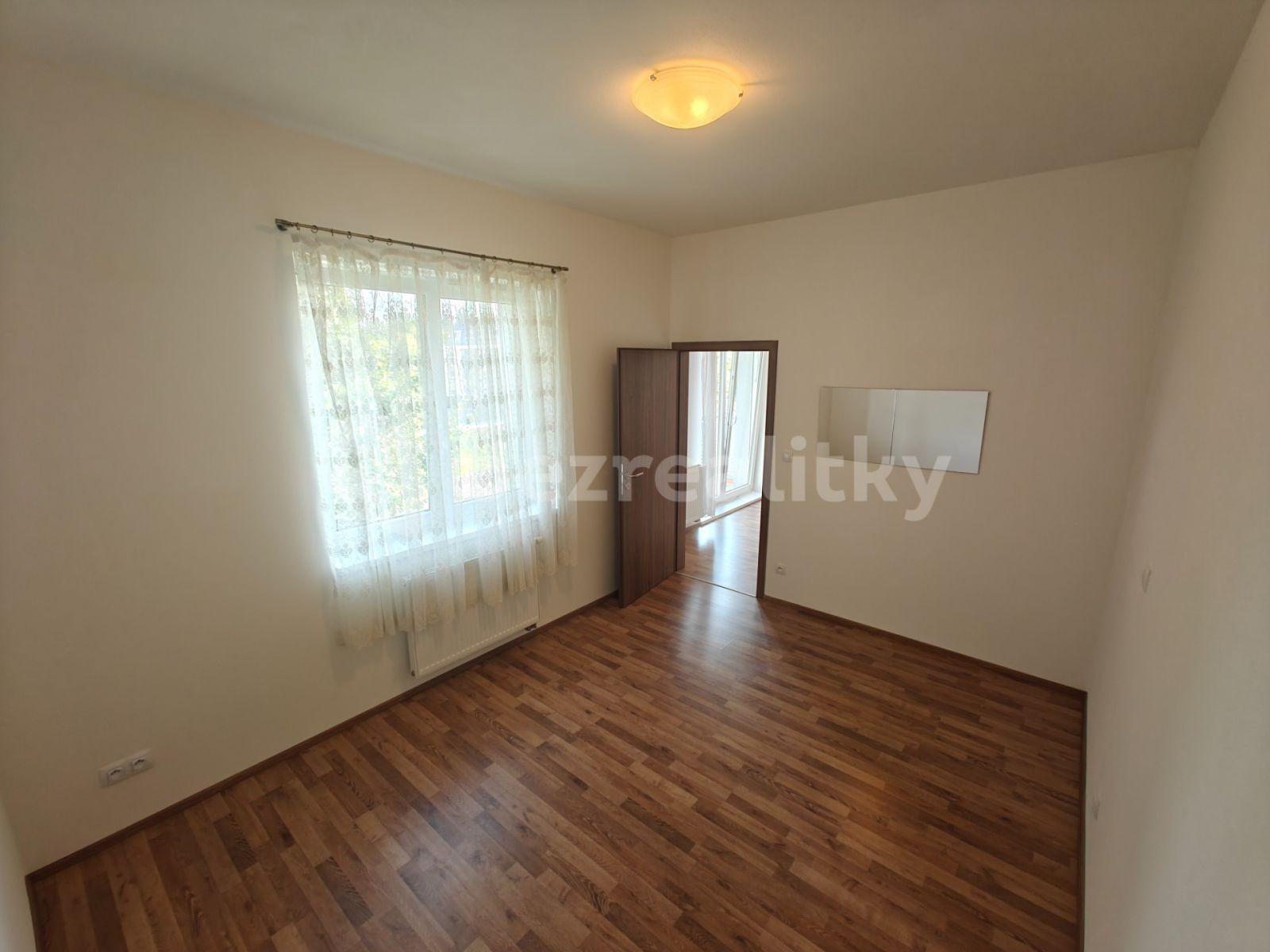 1 bedroom with open-plan kitchen flat to rent, 38 m², U Boru, České Budějovice, Jihočeský Region