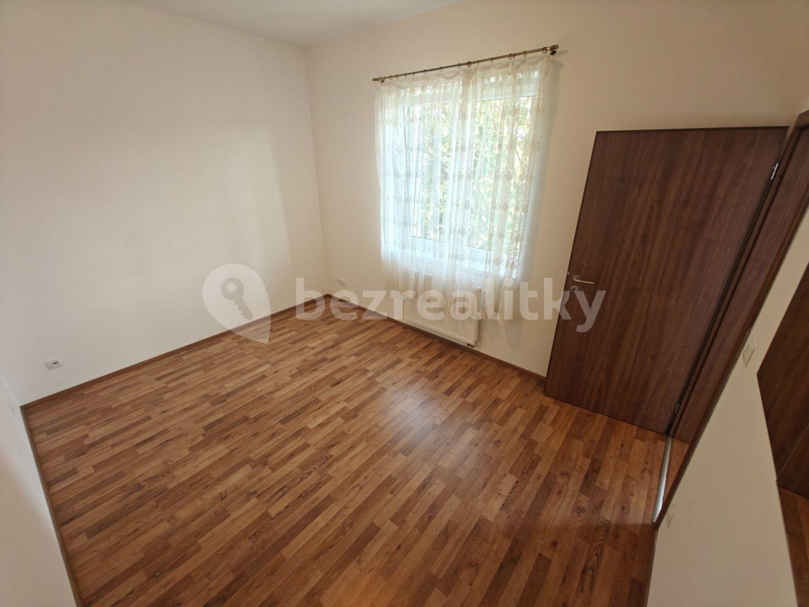 1 bedroom with open-plan kitchen flat to rent, 38 m², U Boru, České Budějovice, Jihočeský Region