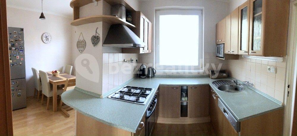 3 bedroom flat to rent, 78 m², Meruňková, Brno, Jihomoravský Region