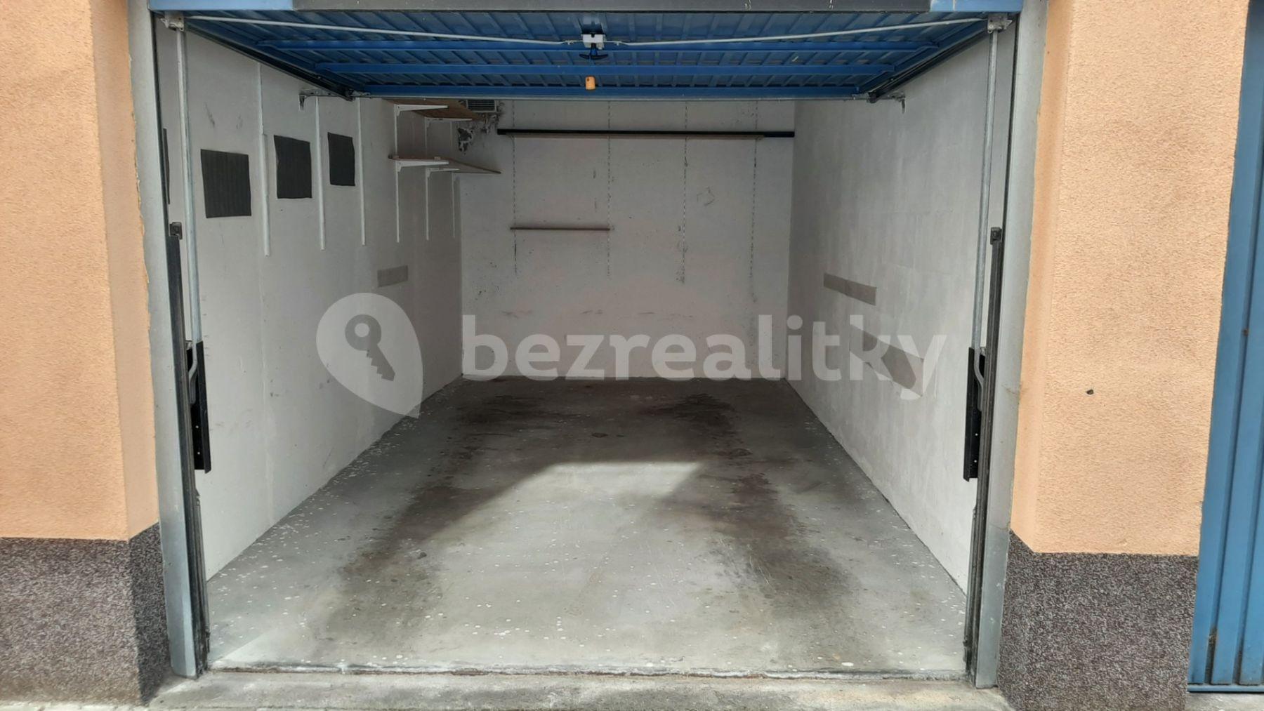 garage to rent, 16 m², Hnězdenská, Prague, Prague