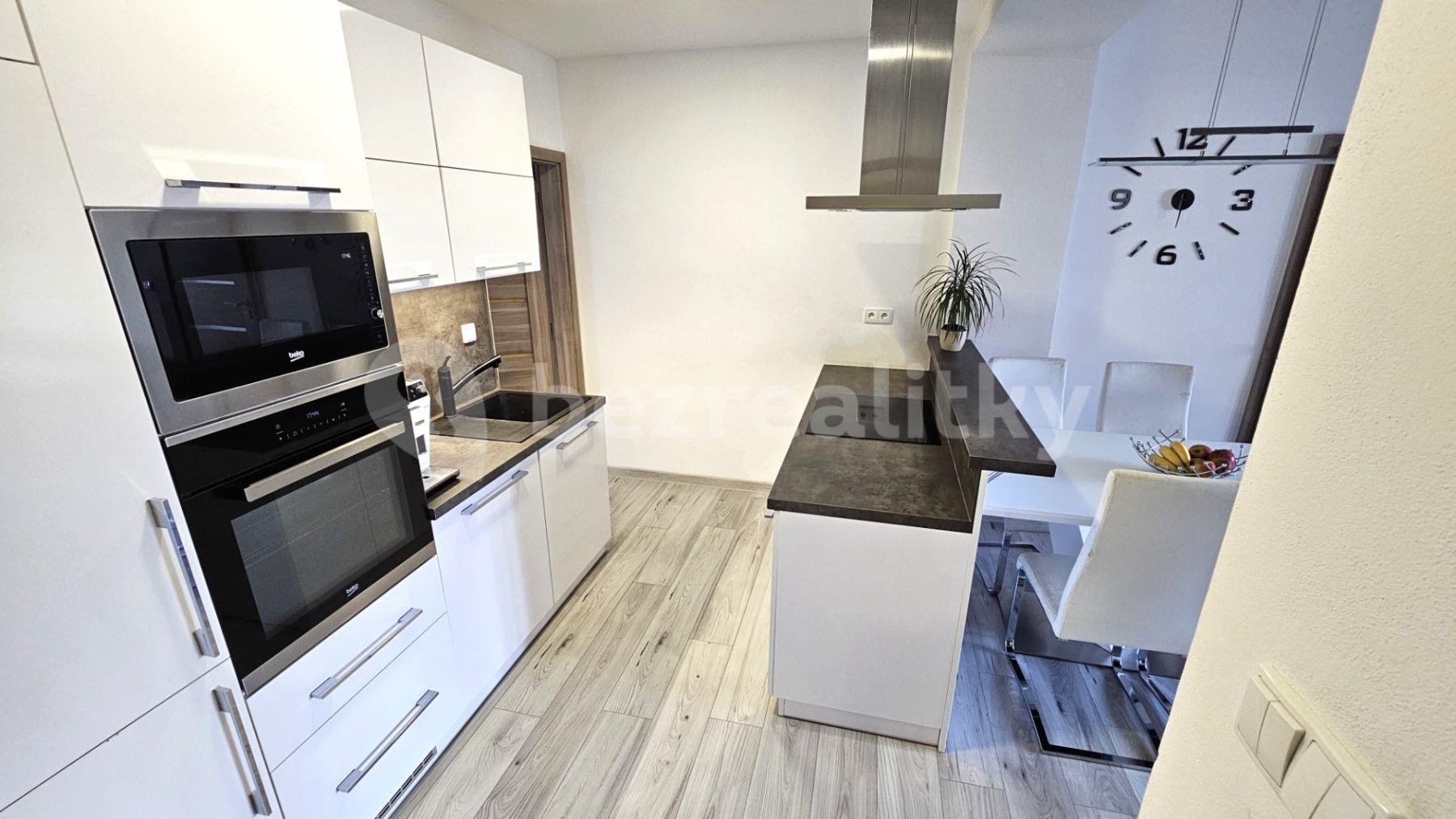 2 bedroom with open-plan kitchen flat for sale, 62 m², Černokostelecká, Prague, Prague