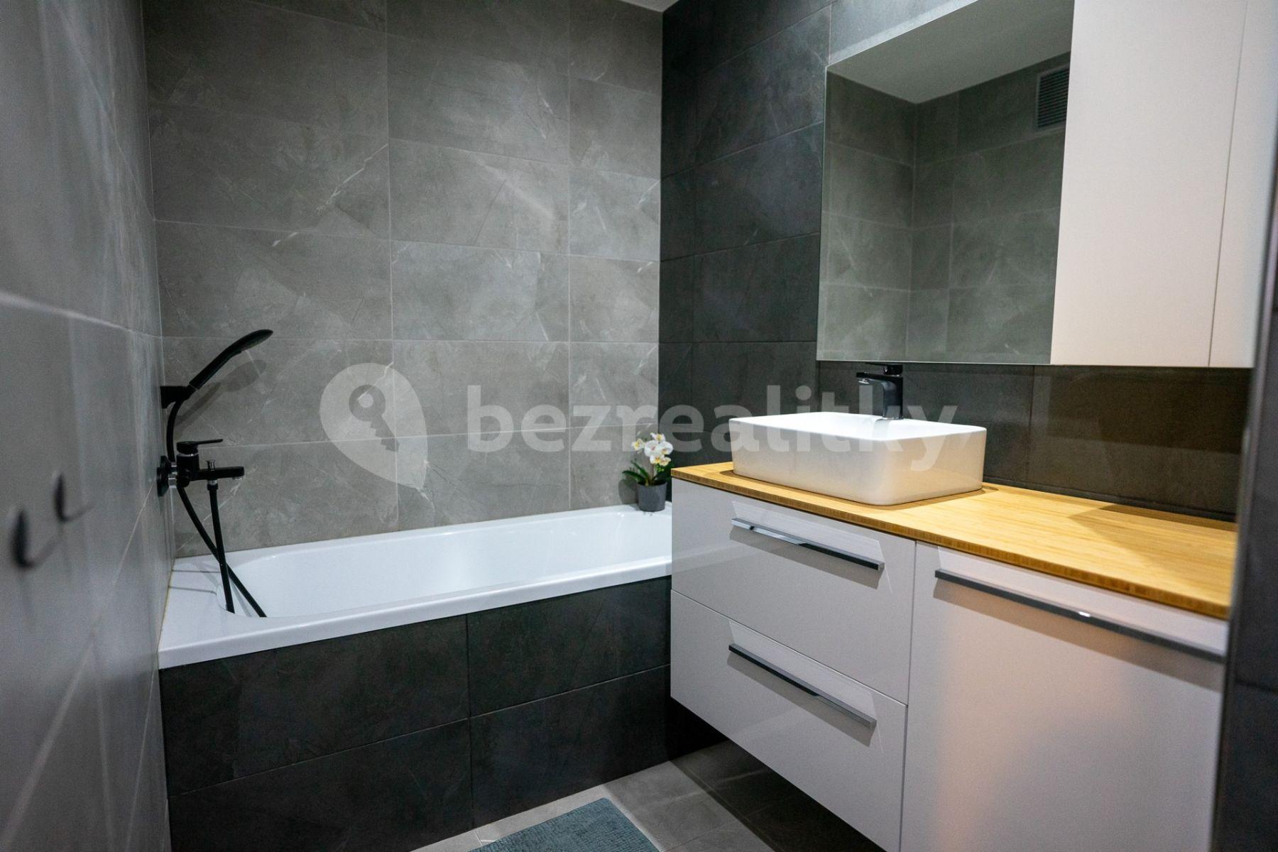 2 bedroom with open-plan kitchen flat for sale, 81 m², Kundratická, Chomutov, Ústecký Region