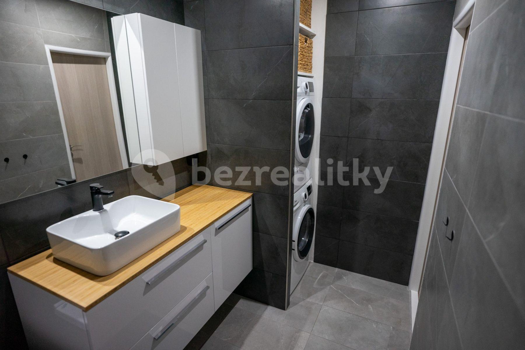 2 bedroom with open-plan kitchen flat for sale, 81 m², Kundratická, Chomutov, Ústecký Region