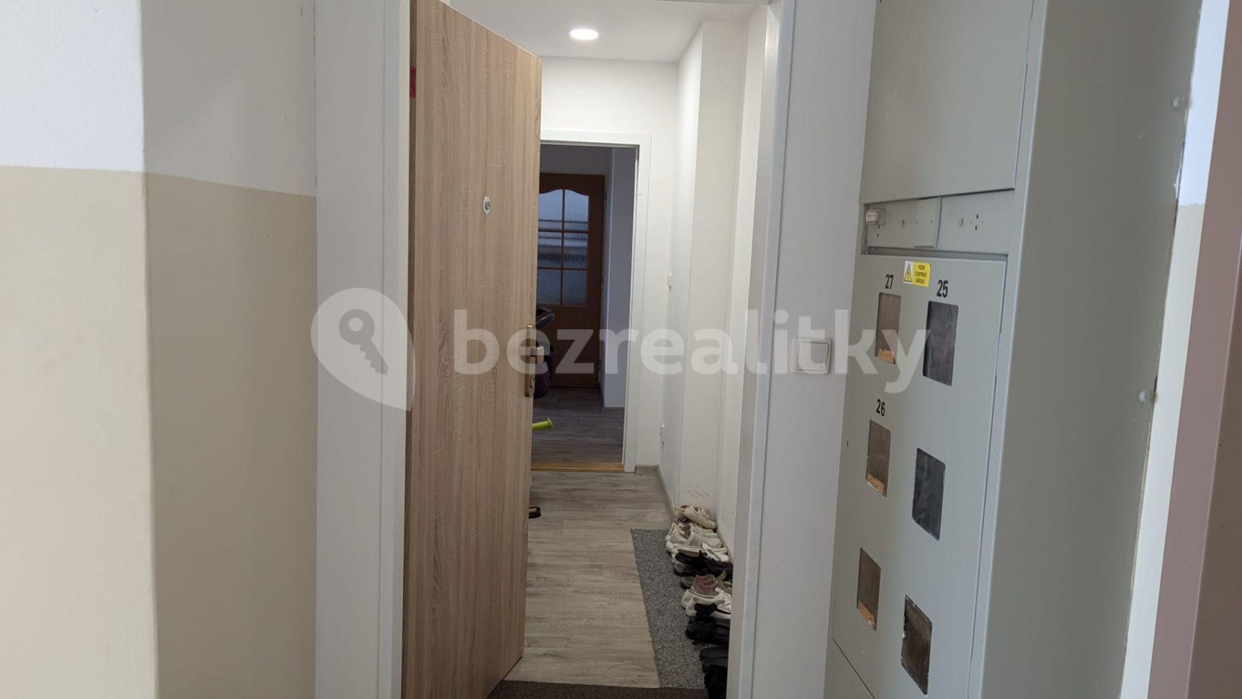 3 bedroom with open-plan kitchen flat to rent, 80 m², Doubravická, Prague, Prague