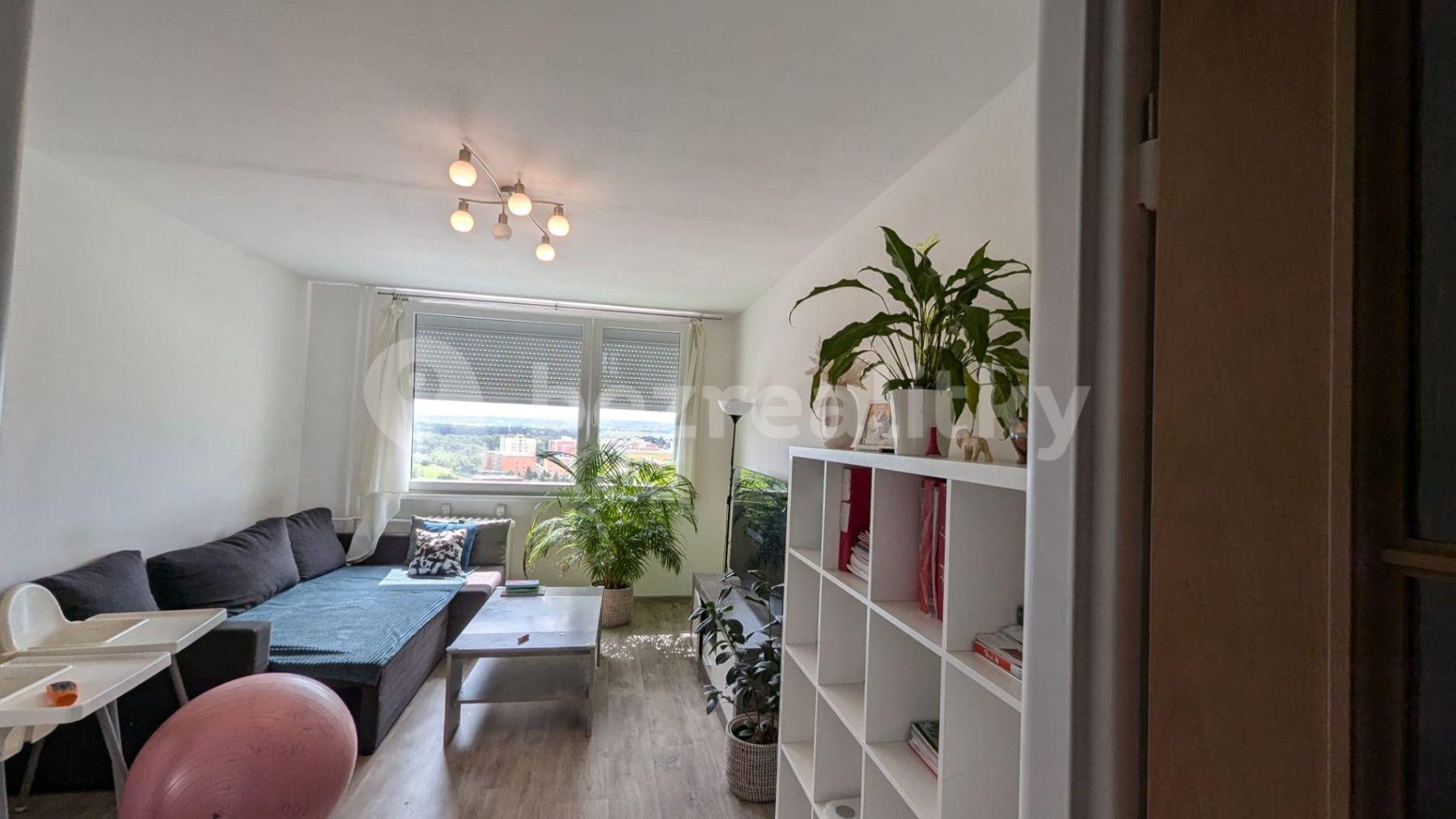 3 bedroom with open-plan kitchen flat to rent, 80 m², Doubravická, Prague, Prague