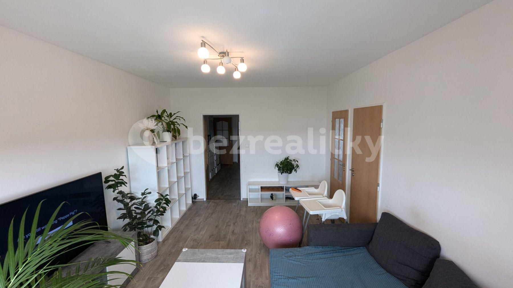 3 bedroom with open-plan kitchen flat to rent, 80 m², Doubravická, Prague, Prague