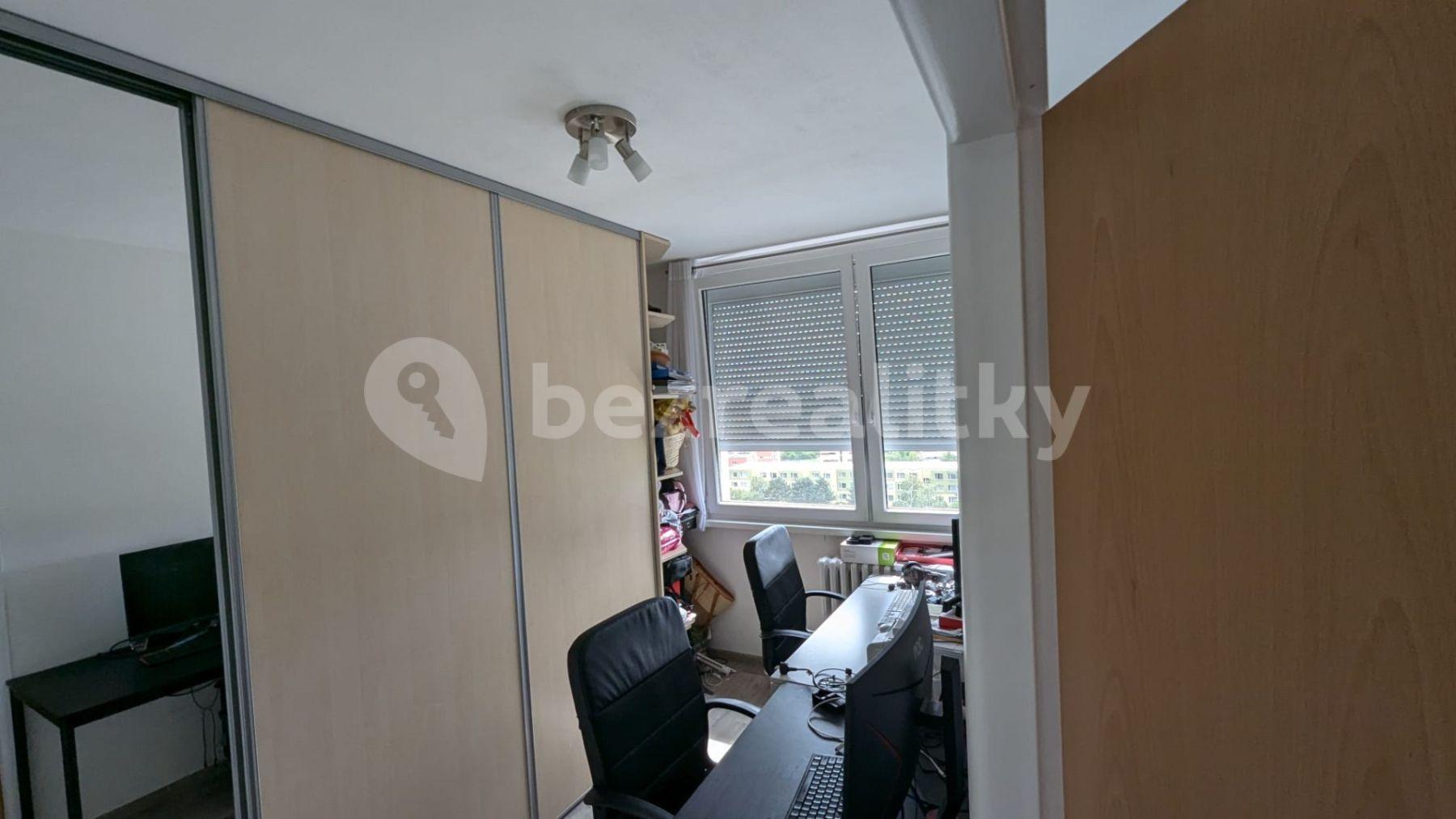 3 bedroom with open-plan kitchen flat to rent, 80 m², Doubravická, Prague, Prague