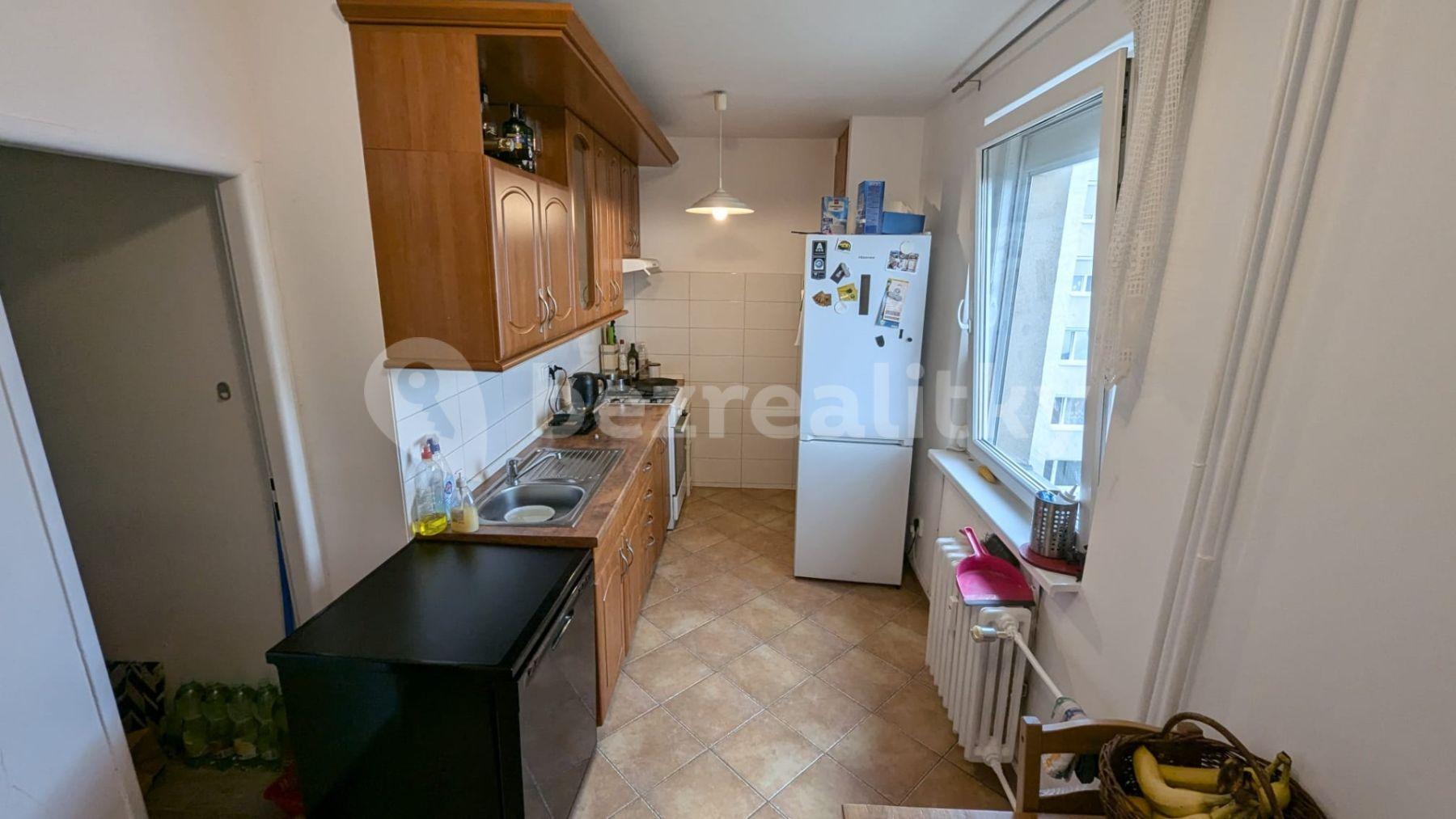 3 bedroom with open-plan kitchen flat to rent, 80 m², Doubravická, Prague, Prague