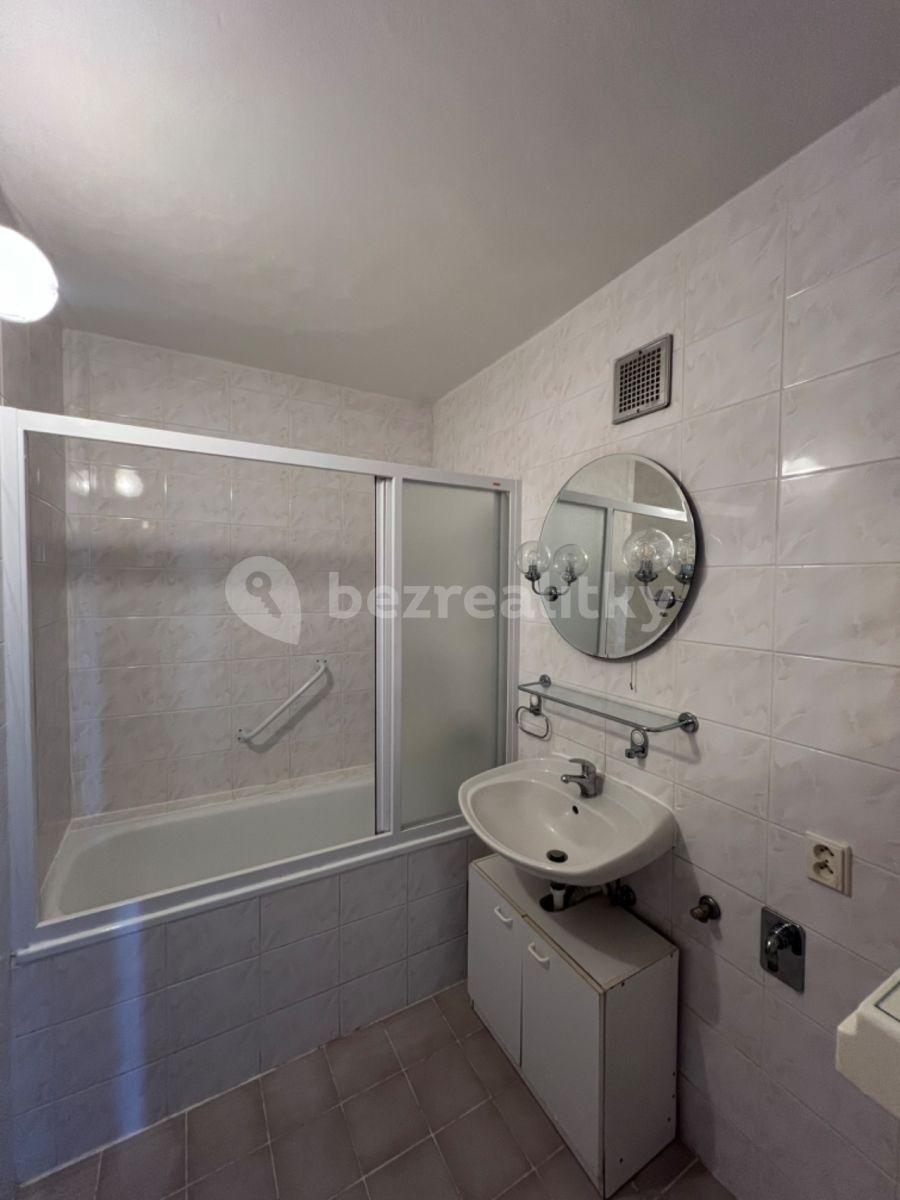 3 bedroom flat for sale, 70 m², Famfulíkova, Prague, Prague