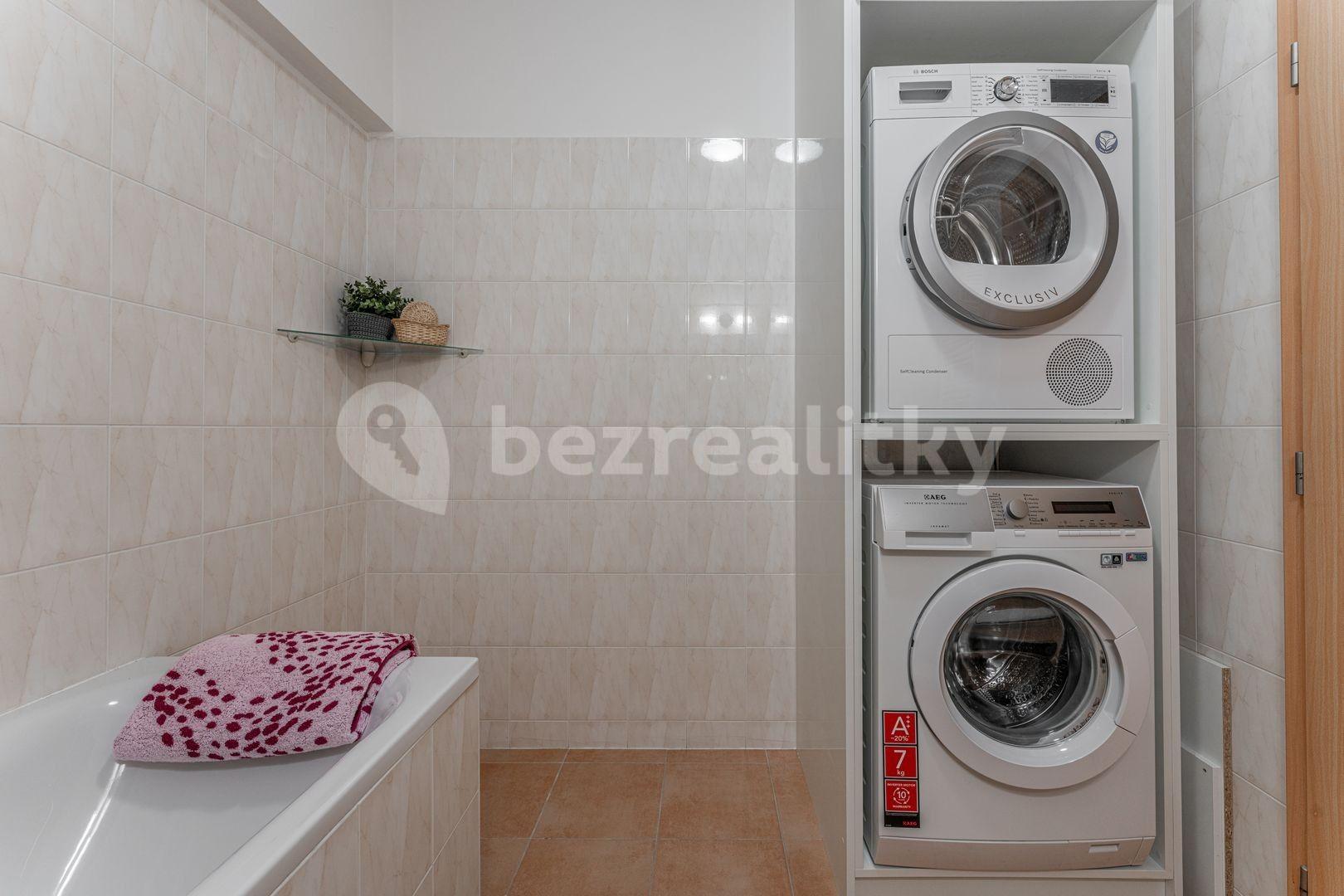 2 bedroom with open-plan kitchen flat to rent, 93 m², Malkovského, Prague, Prague