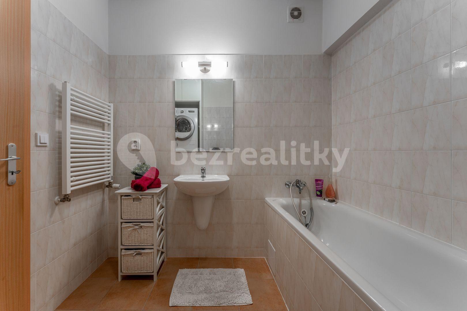 2 bedroom with open-plan kitchen flat to rent, 93 m², Malkovského, Prague, Prague