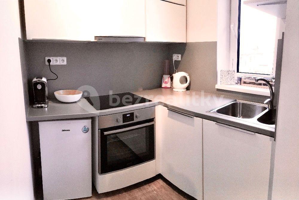 Studio flat to rent, 28 m², Kašparova, Pardubice, Pardubický Region