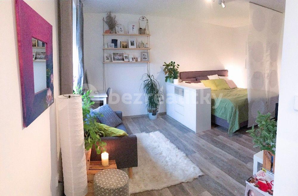 Studio flat to rent, 28 m², Kašparova, Pardubice, Pardubický Region