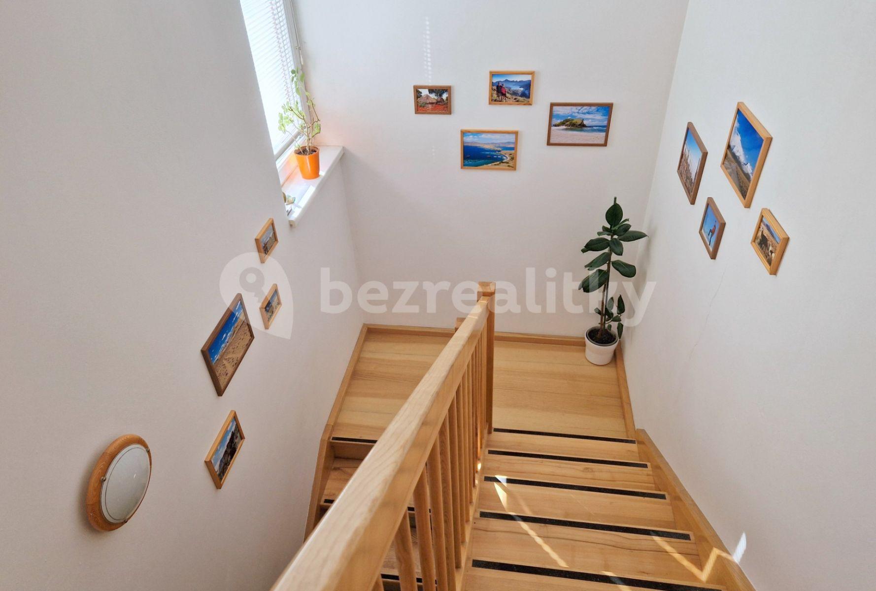 house for sale, 121 m², Zlatnická, Jenštejn, Středočeský Region