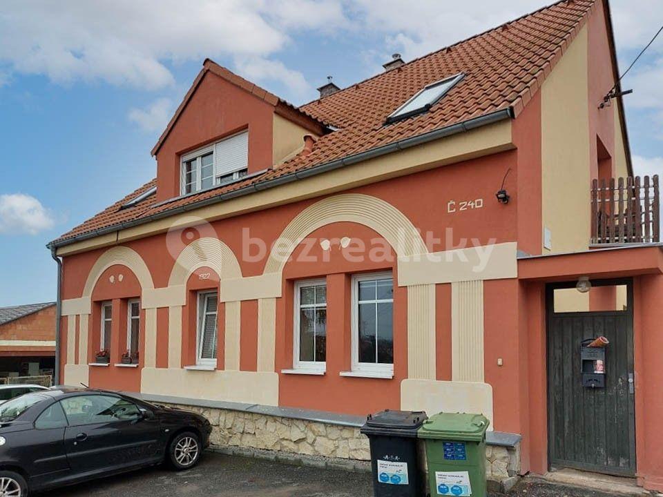 1 bedroom with open-plan kitchen flat to rent, 40 m², V háji, Hřebeč, Středočeský Region