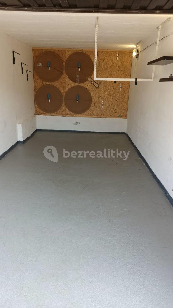 garage to rent, 20 m², Vavřenova, Prague, Prague