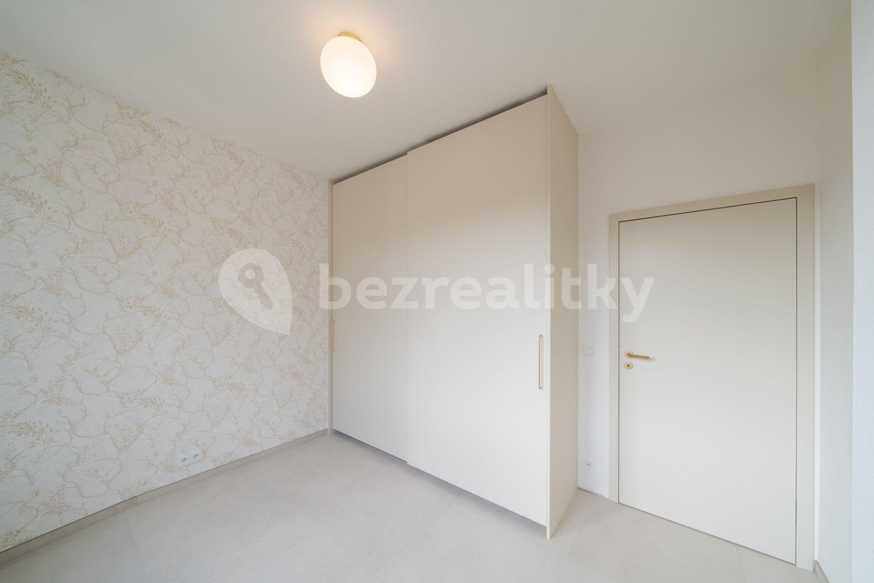 2 bedroom with open-plan kitchen flat to rent, 72 m², Kolínská, Prague, Prague