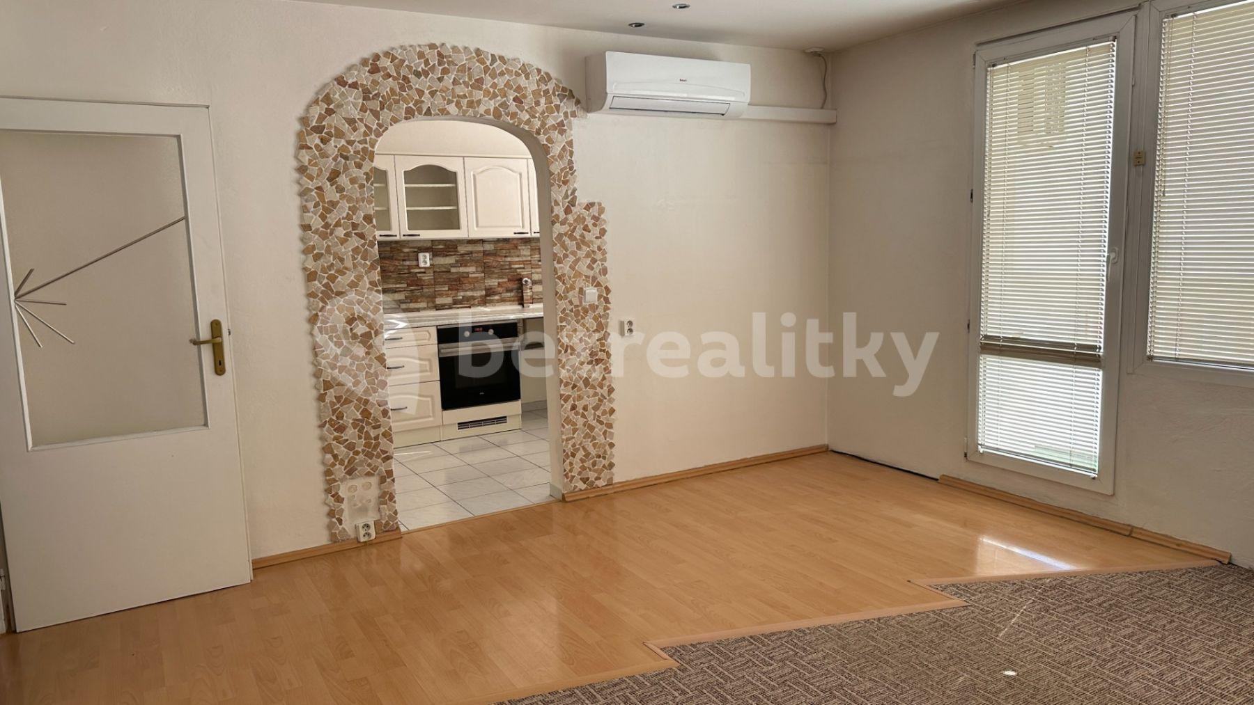 2 bedroom with open-plan kitchen flat to rent, 70 m², ulice Kosmonautů, Brno, Jihomoravský Region