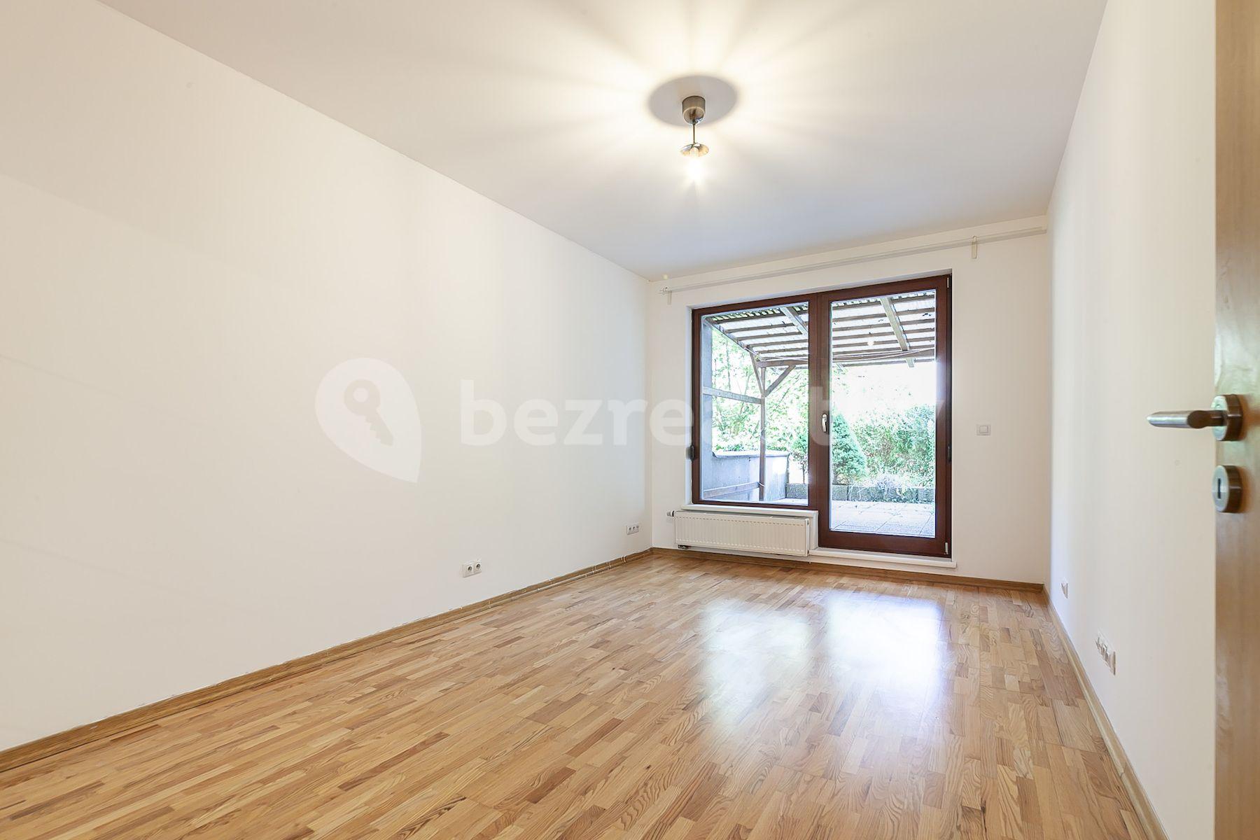 3 bedroom with open-plan kitchen flat for sale, 89 m², Lovčenská, Prague, Prague