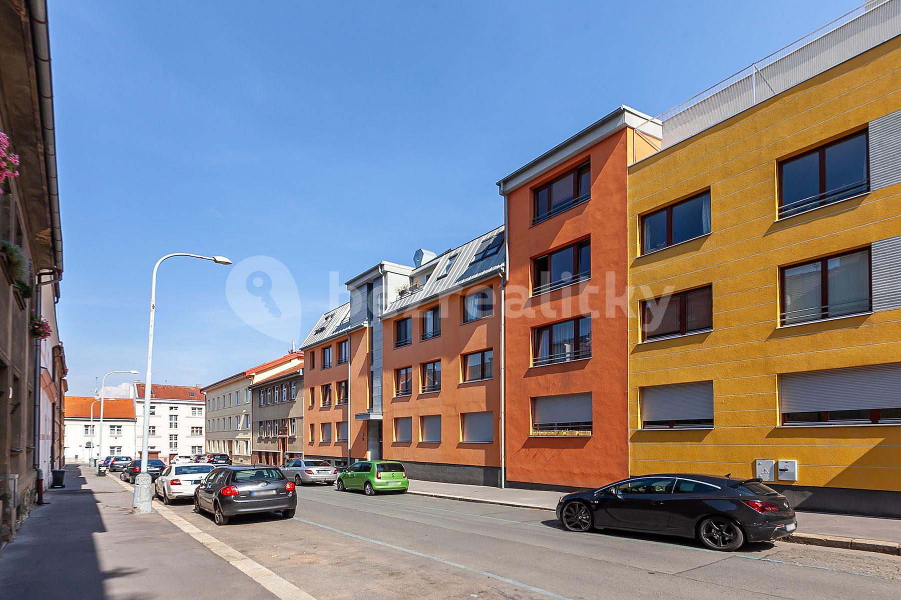 3 bedroom with open-plan kitchen flat for sale, 89 m², Lovčenská, Prague, Prague