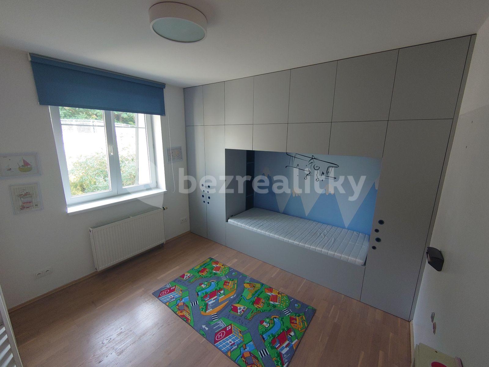 2 bedroom with open-plan kitchen flat to rent, 90 m², Vychodilova, Brno, Jihomoravský Region