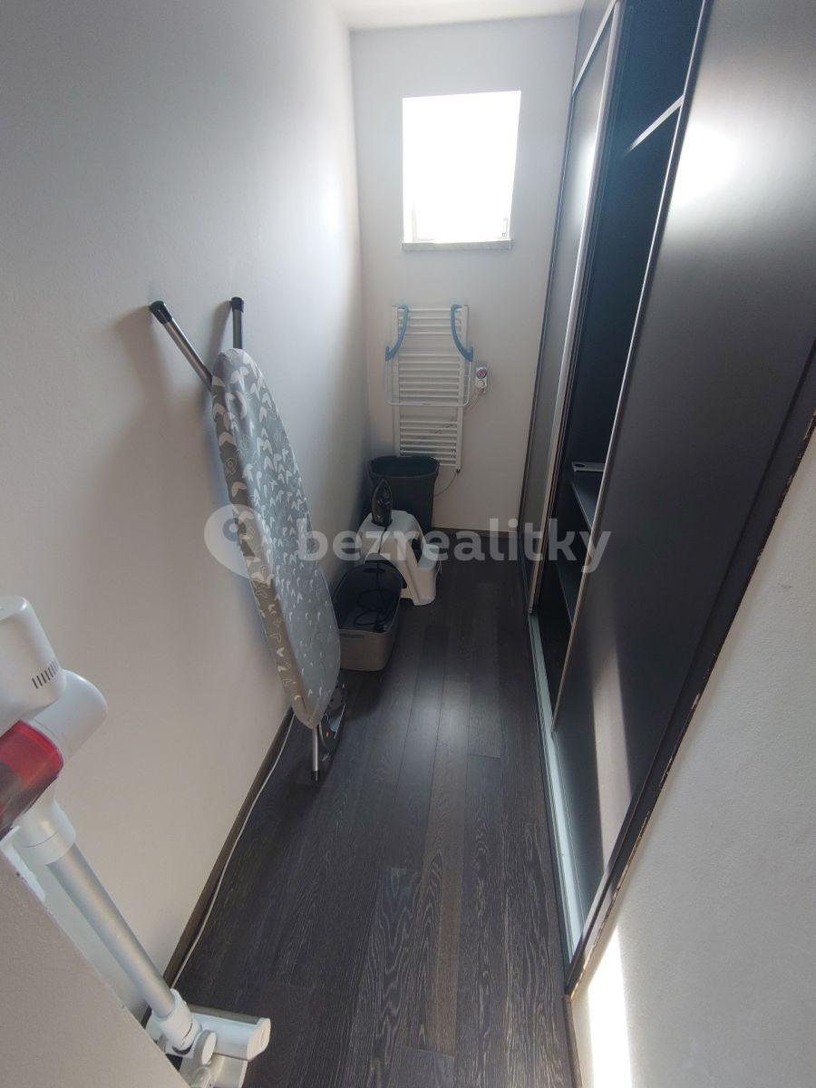 2 bedroom with open-plan kitchen flat to rent, 90 m², Vychodilova, Brno, Jihomoravský Region