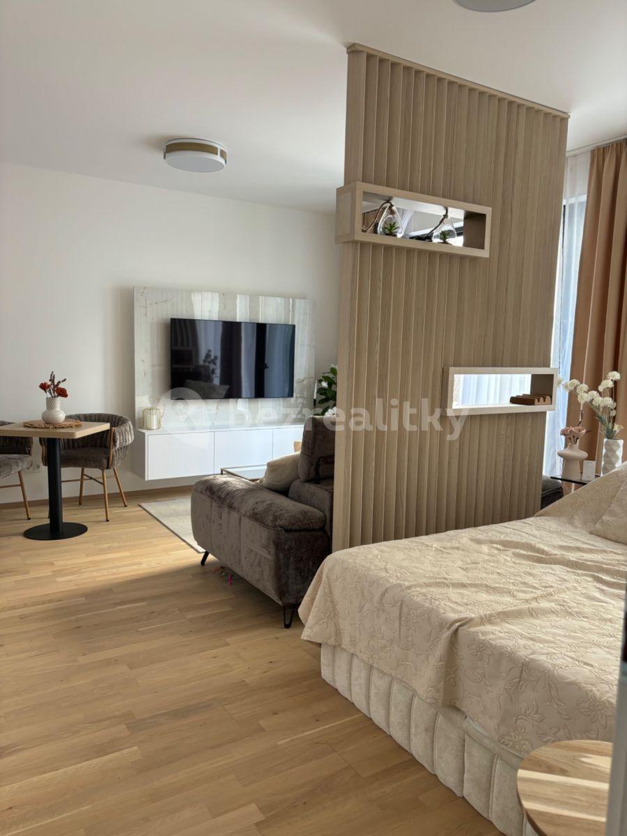 Studio flat for sale, 37 m², Šenácká, Prague, Prague