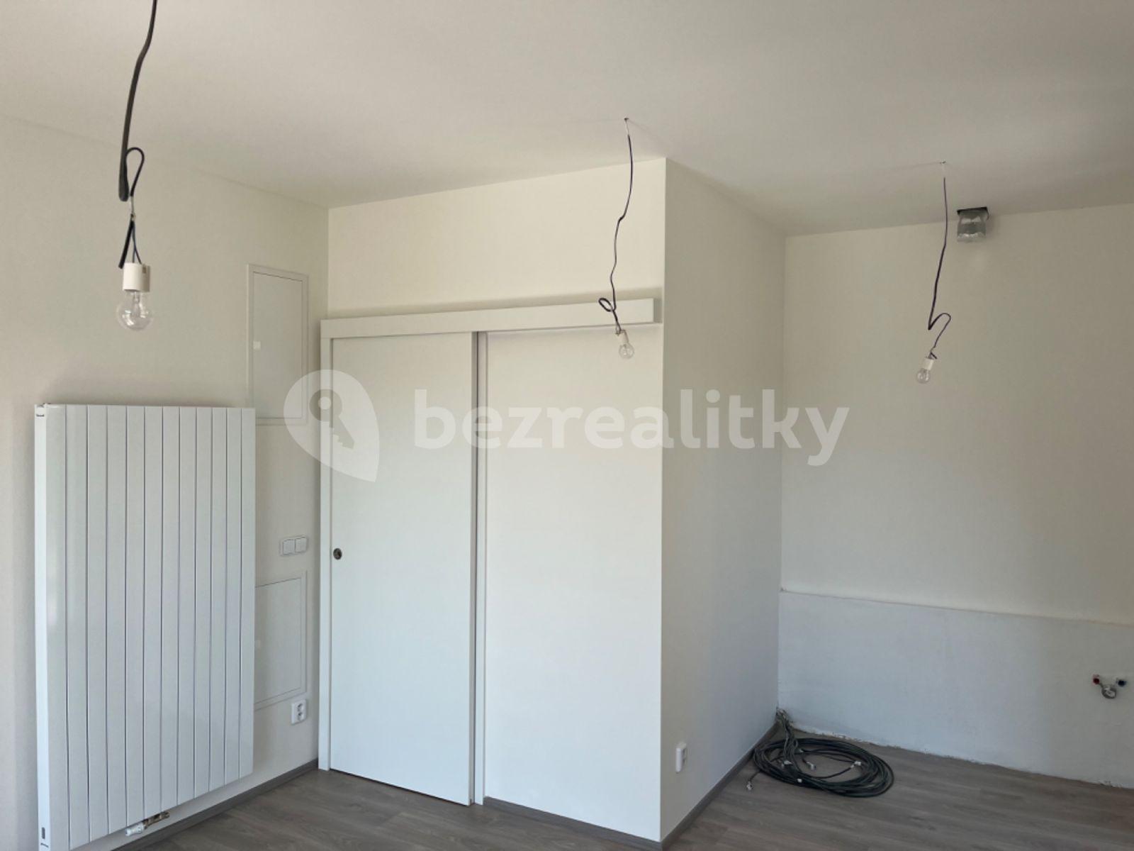 Studio flat to rent, 25 m², U benaru, Slaný, Středočeský Region