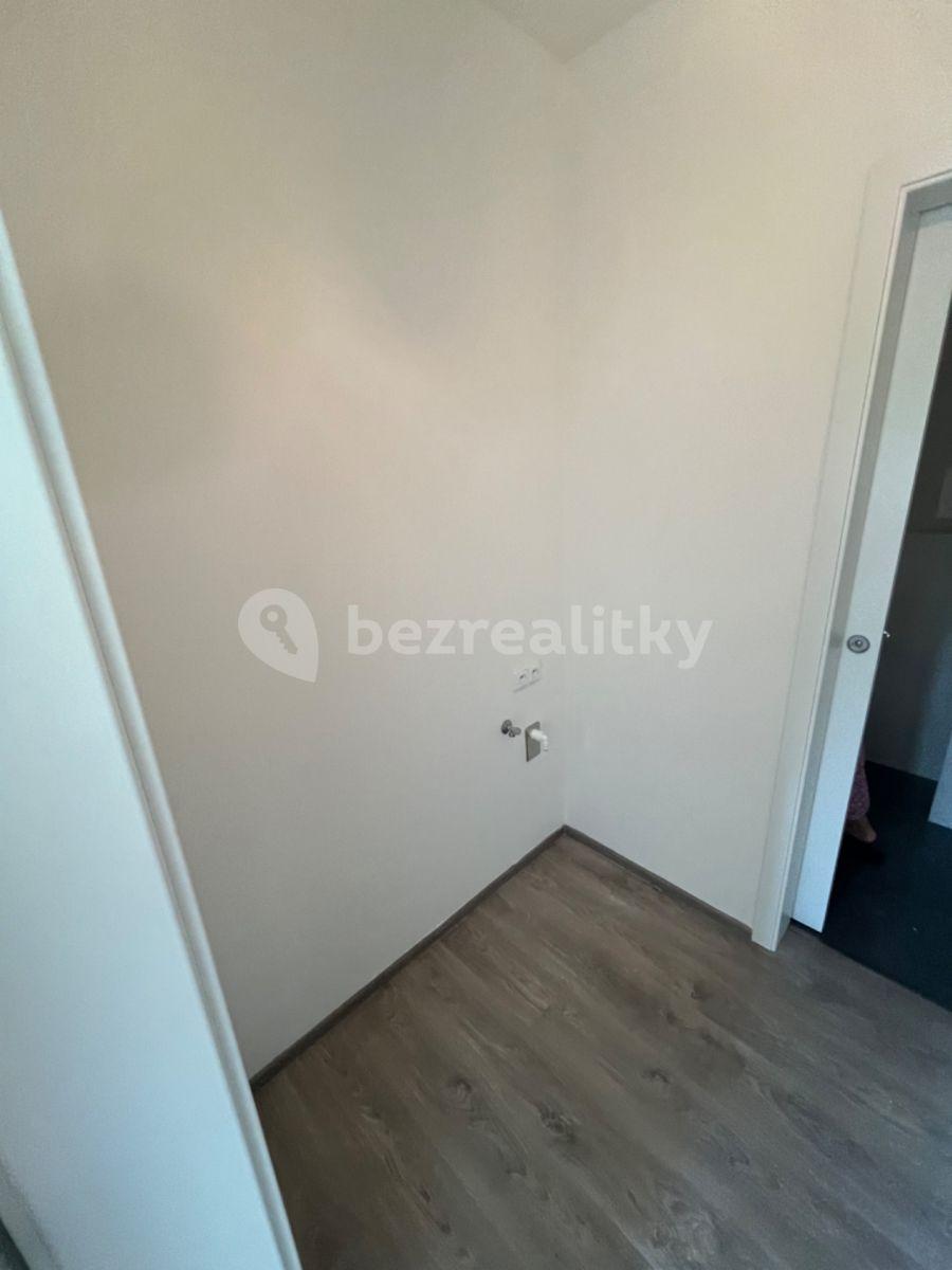 Studio flat to rent, 25 m², U benaru, Slaný, Středočeský Region