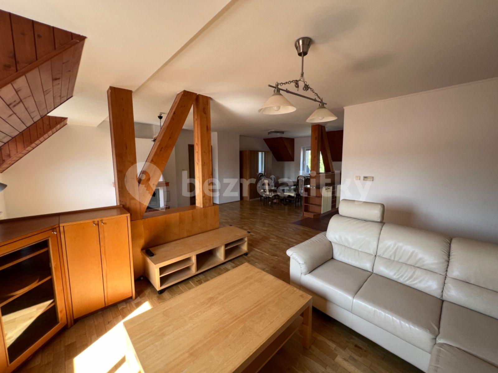 3 bedroom with open-plan kitchen flat to rent, 180 m², Na Návsi, Babice, Středočeský Region