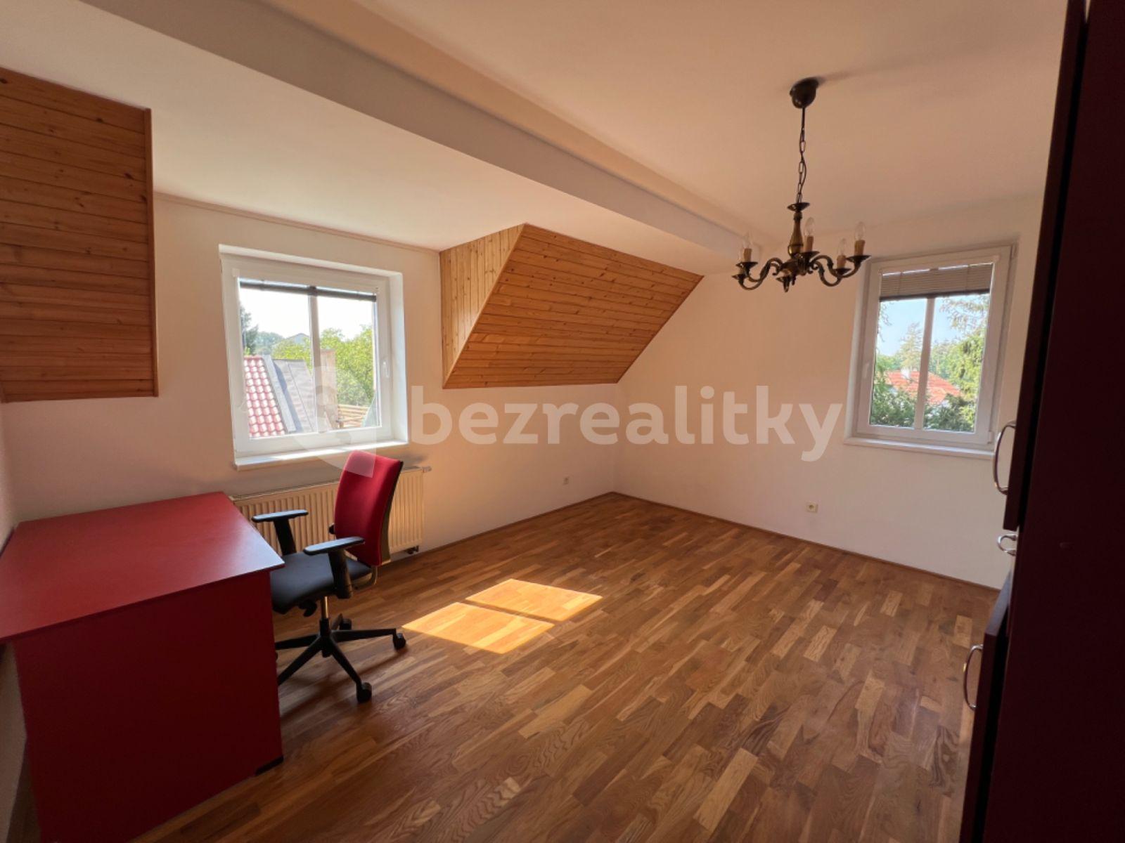 3 bedroom with open-plan kitchen flat to rent, 180 m², Na Návsi, Babice, Středočeský Region