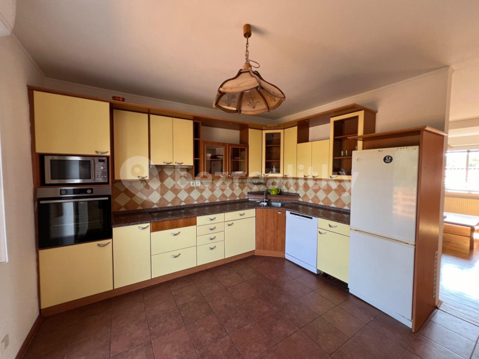 3 bedroom with open-plan kitchen flat to rent, 180 m², Na Návsi, Babice, Středočeský Region