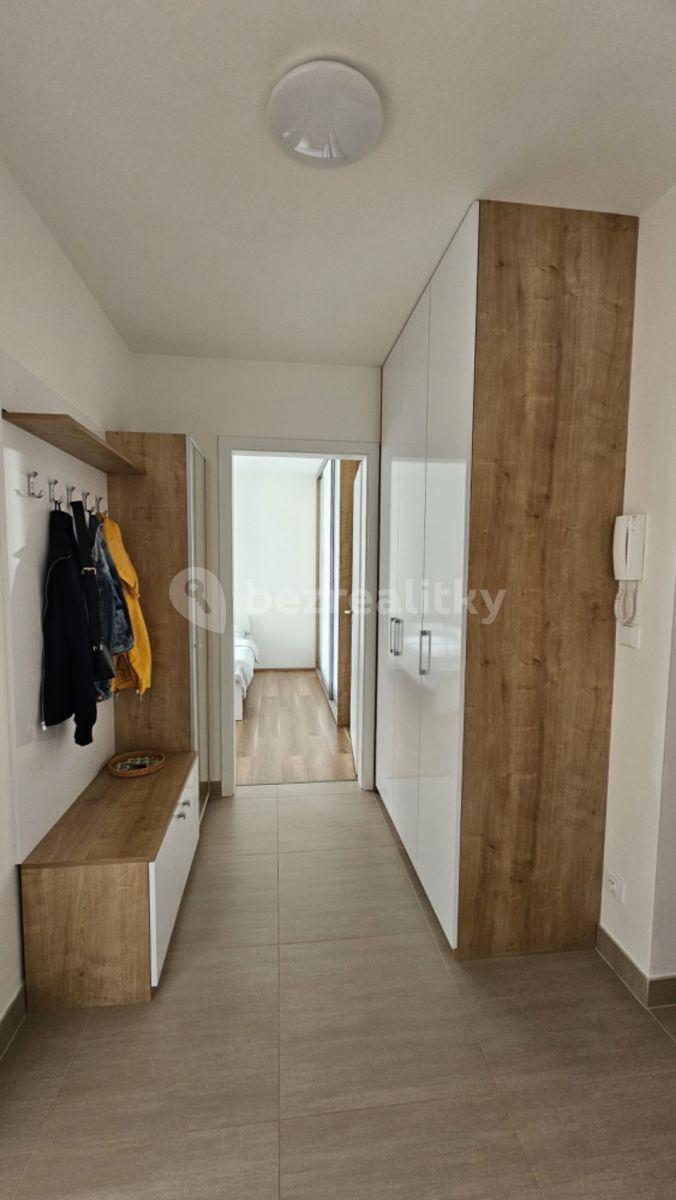 1 bedroom with open-plan kitchen flat to rent, 45 m², Bratranců Veverkových, Pardubice, Pardubický Region