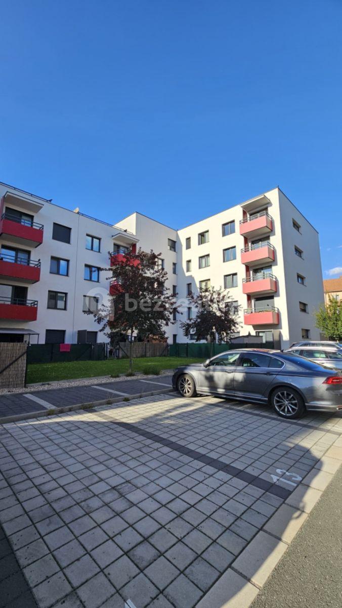 1 bedroom with open-plan kitchen flat to rent, 45 m², Bratranců Veverkových, Pardubice, Pardubický Region