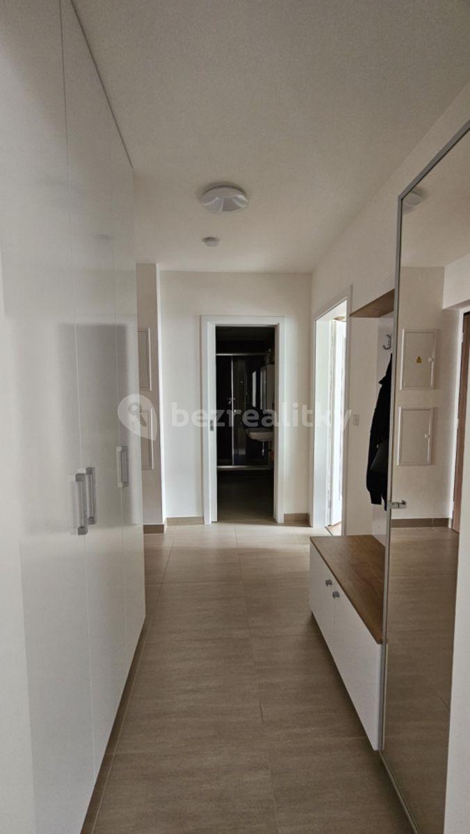 1 bedroom with open-plan kitchen flat to rent, 45 m², Bratranců Veverkových, Pardubice, Pardubický Region