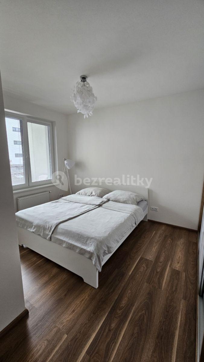 1 bedroom with open-plan kitchen flat to rent, 45 m², Bratranců Veverkových, Pardubice, Pardubický Region