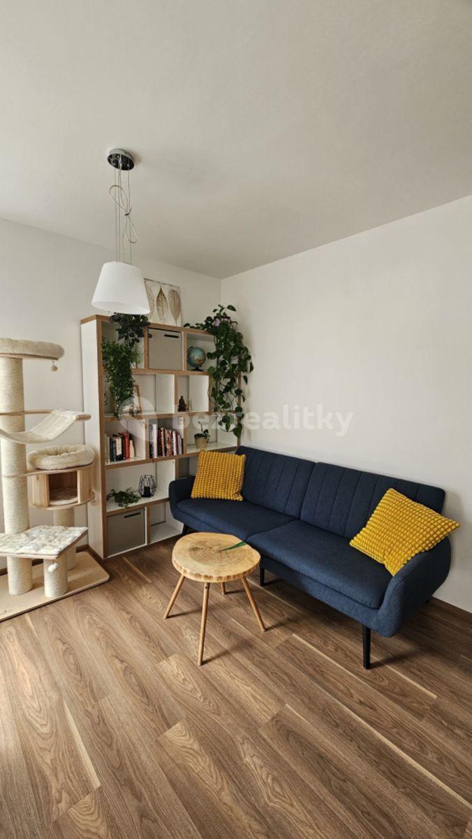 1 bedroom with open-plan kitchen flat to rent, 45 m², Bratranců Veverkových, Pardubice, Pardubický Region