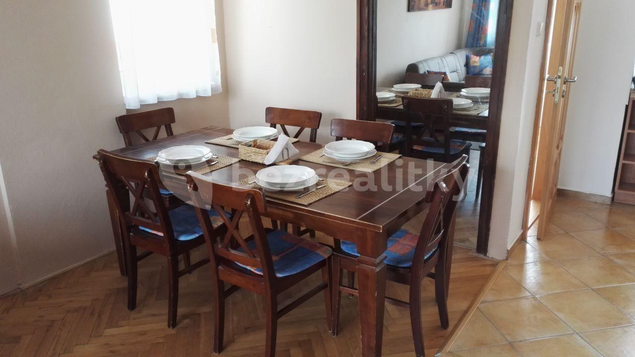 2 bedroom with open-plan kitchen flat to rent, 78 m², Bajkalská, Prague, Prague