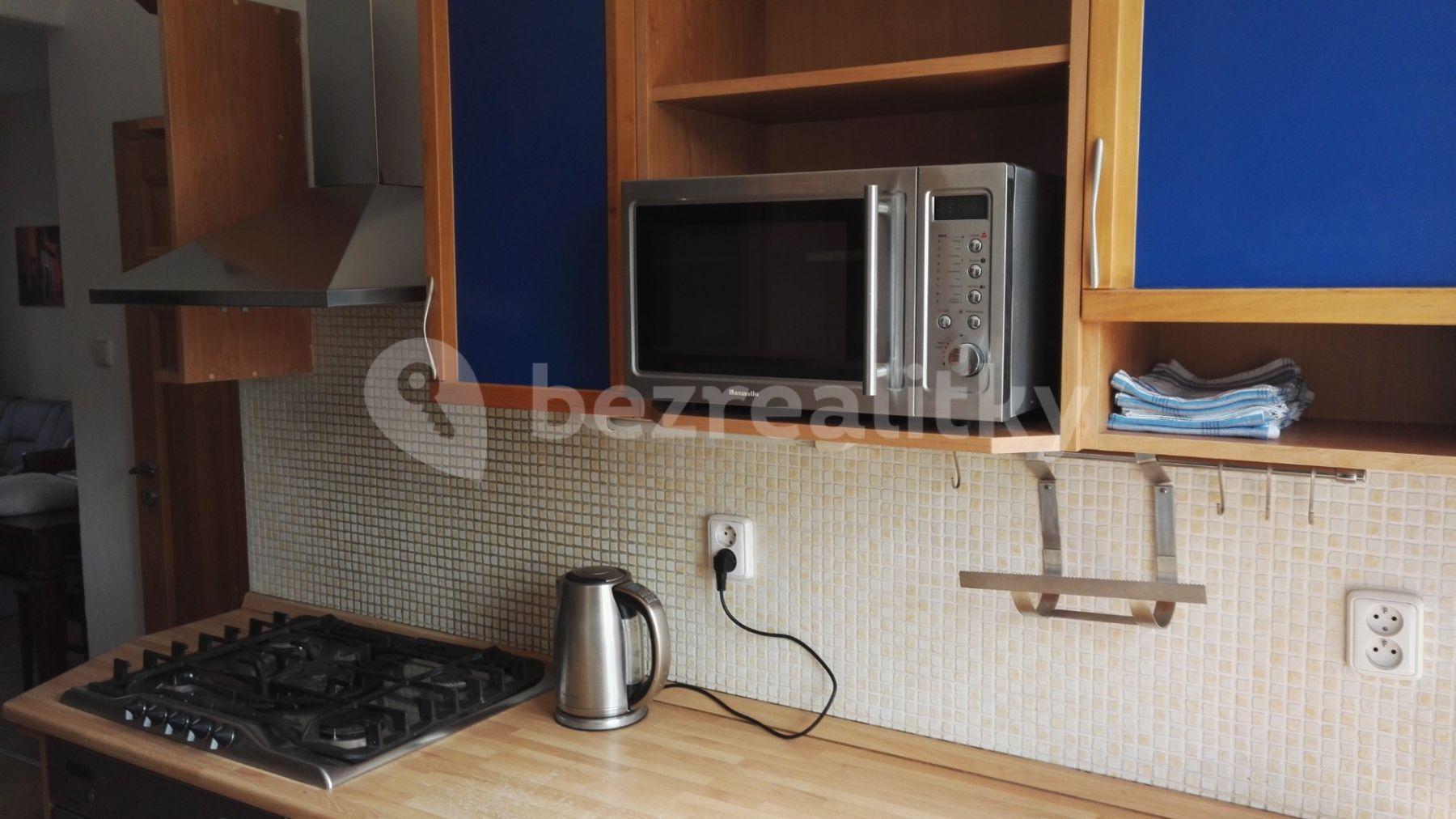 2 bedroom with open-plan kitchen flat to rent, 78 m², Bajkalská, Prague, Prague