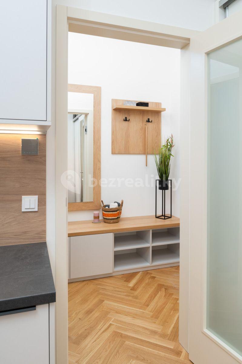 Studio flat for sale, 30 m², Na Výšinách, Prague, Prague