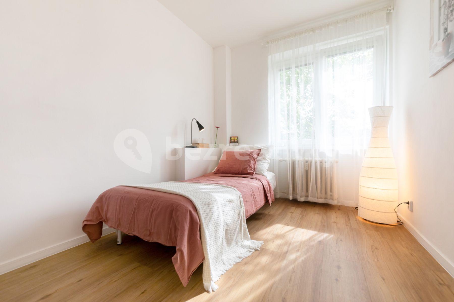 4 bedroom flat for sale, 74 m², Měchenická, Prague, Prague