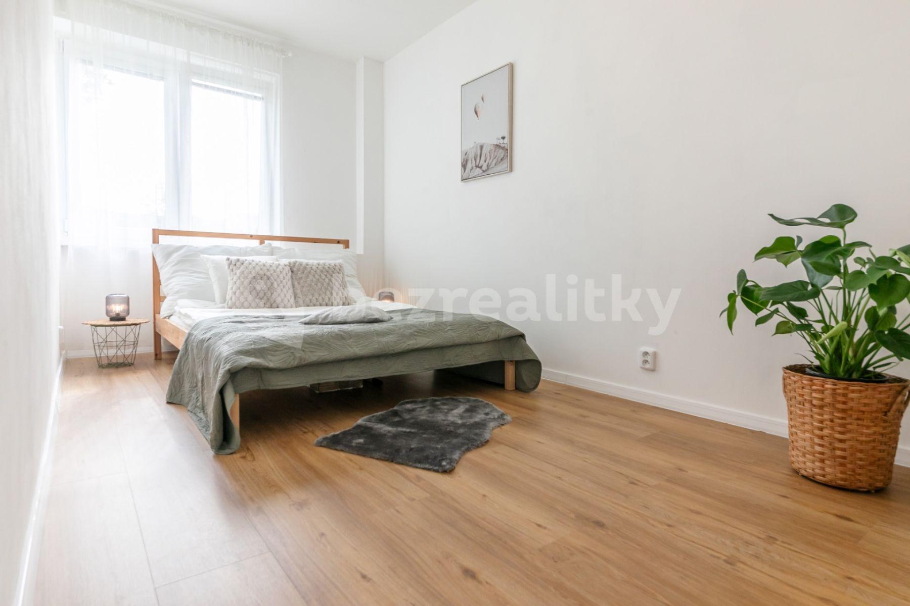 4 bedroom flat for sale, 74 m², Měchenická, Prague, Prague