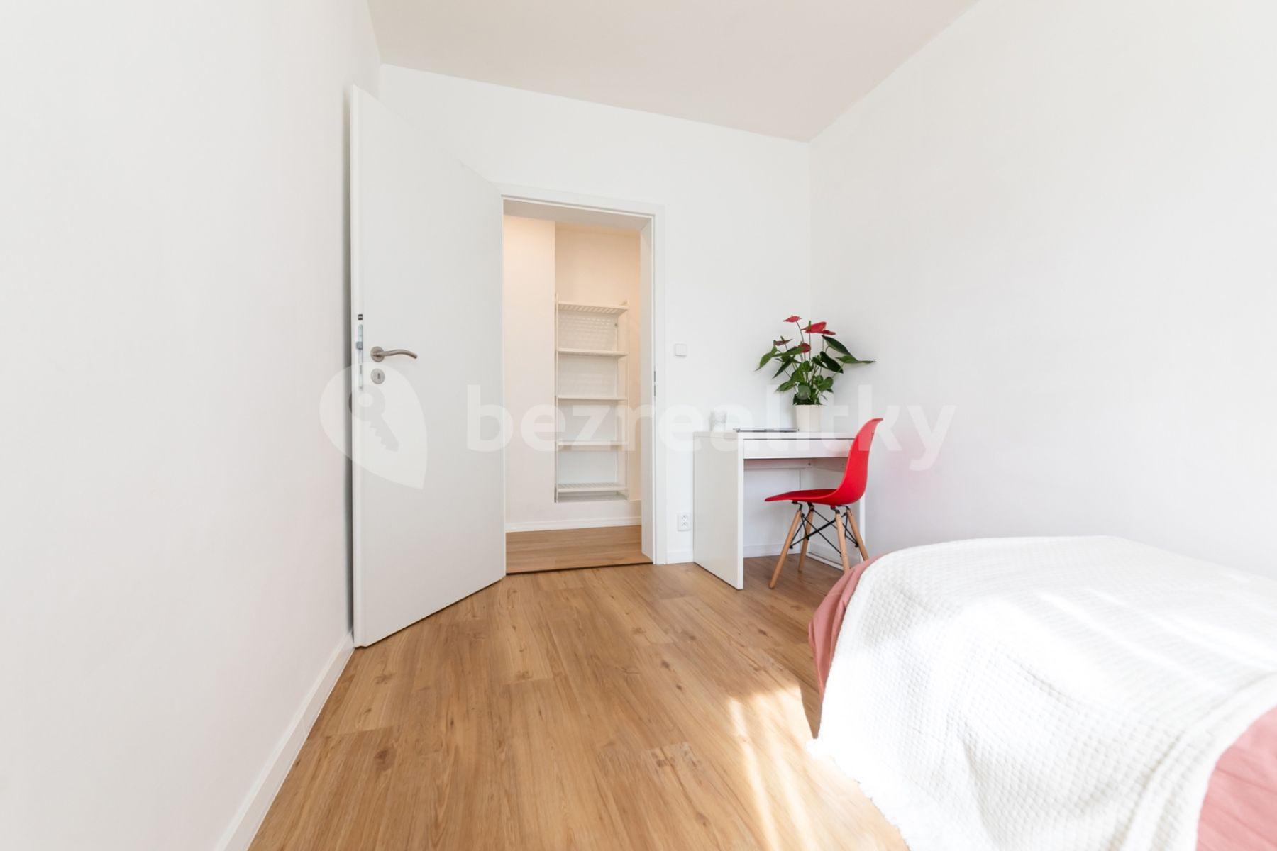 4 bedroom flat for sale, 74 m², Měchenická, Prague, Prague