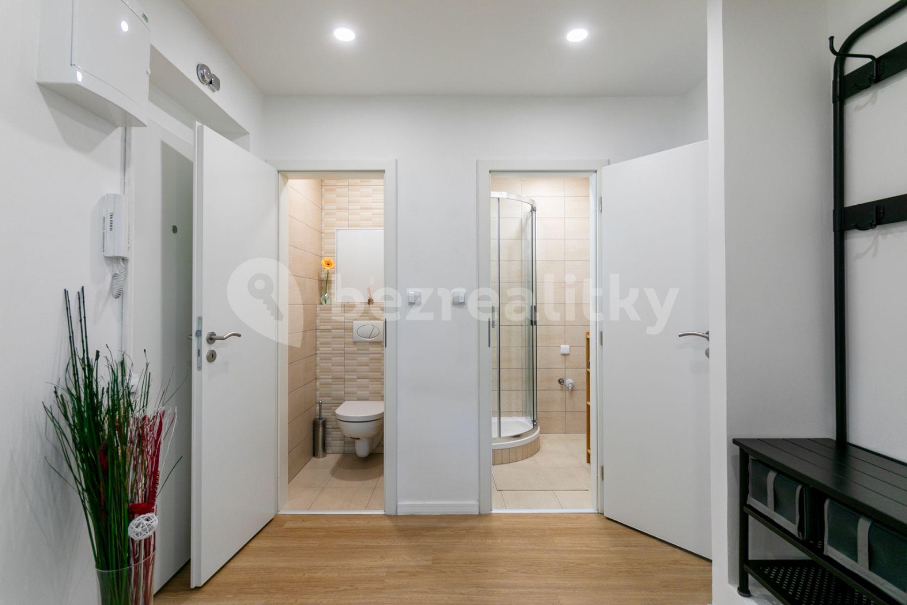 4 bedroom flat for sale, 74 m², Měchenická, Prague, Prague