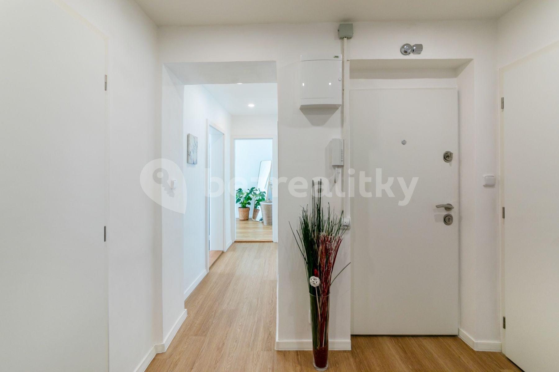 4 bedroom flat for sale, 74 m², Měchenická, Prague, Prague